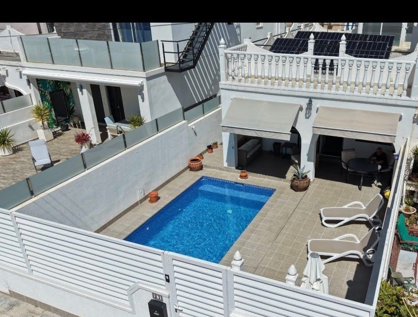 Property photo 1 of 25
