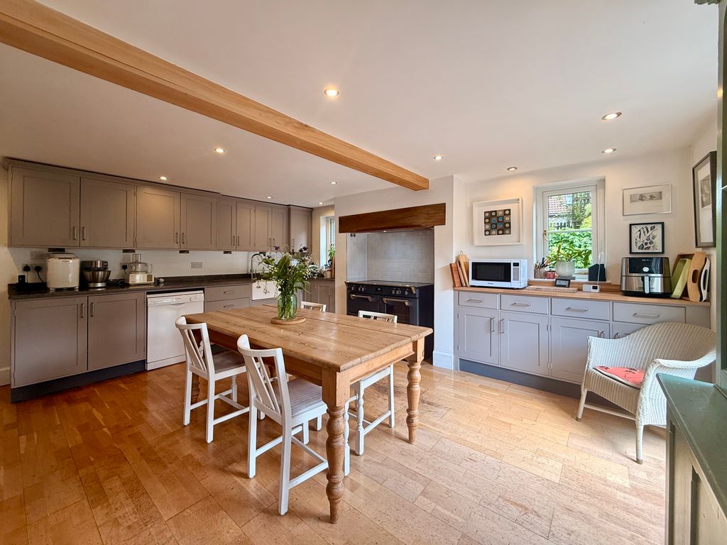 Property photo 2 of 21 Kitchen