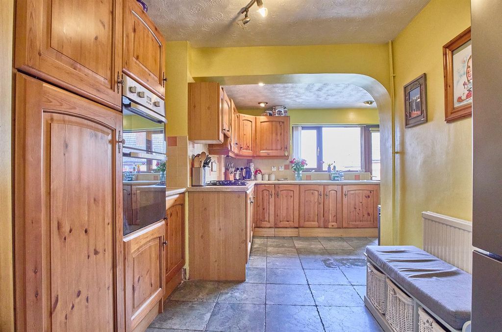 Property photo 3 of 15 Fairacre Road Barwell 5.Jpg