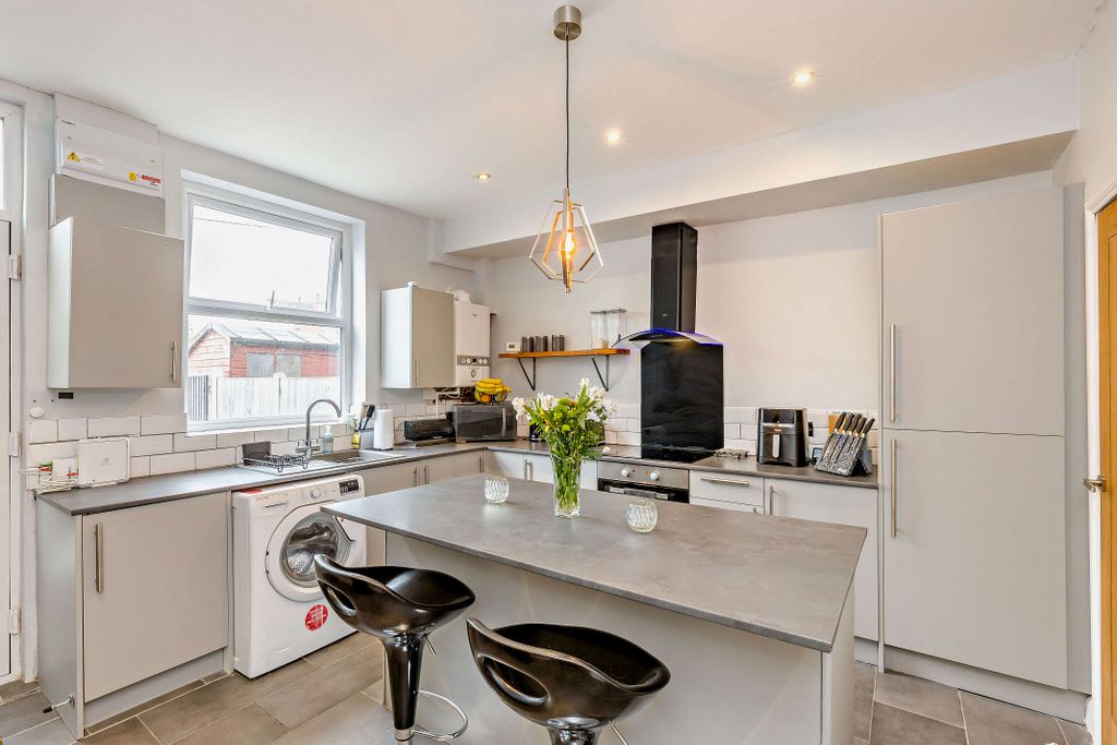 Property photo 3 of 15 Kitchen