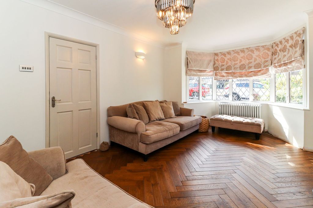 Property photo 2 of 34