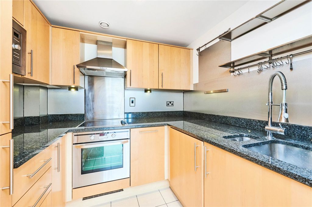 Property photo 2 of 6 Kitchen