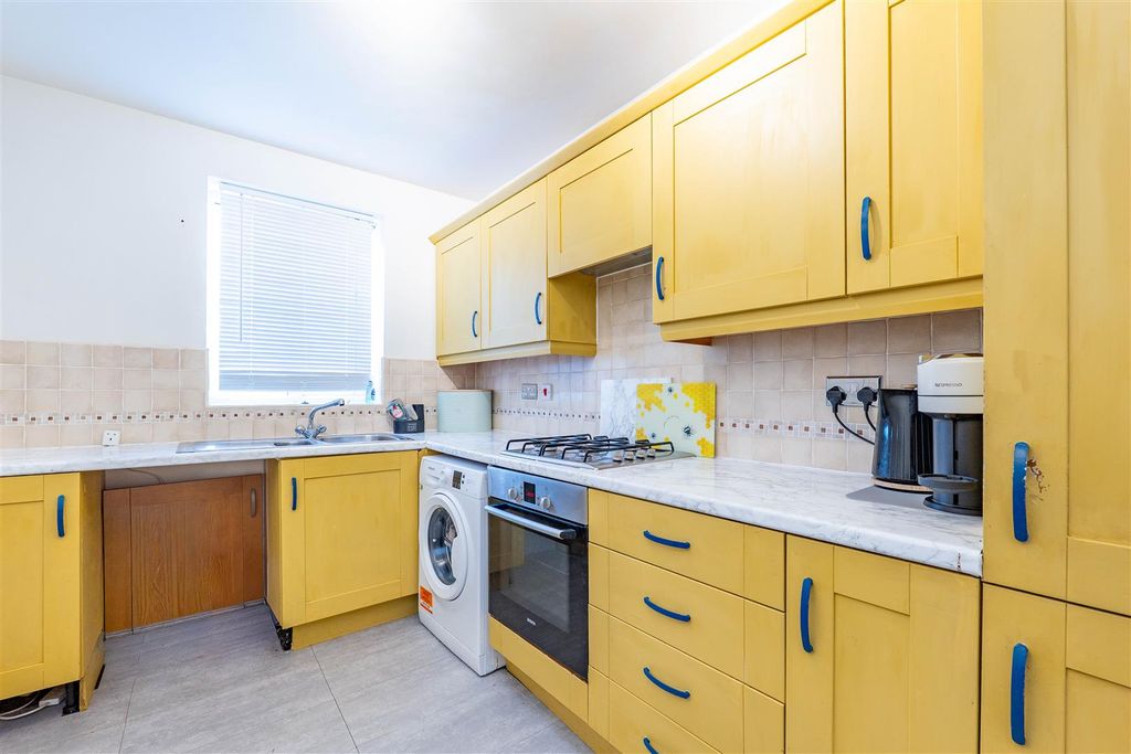 Property photo 2 of 28 Kitchen