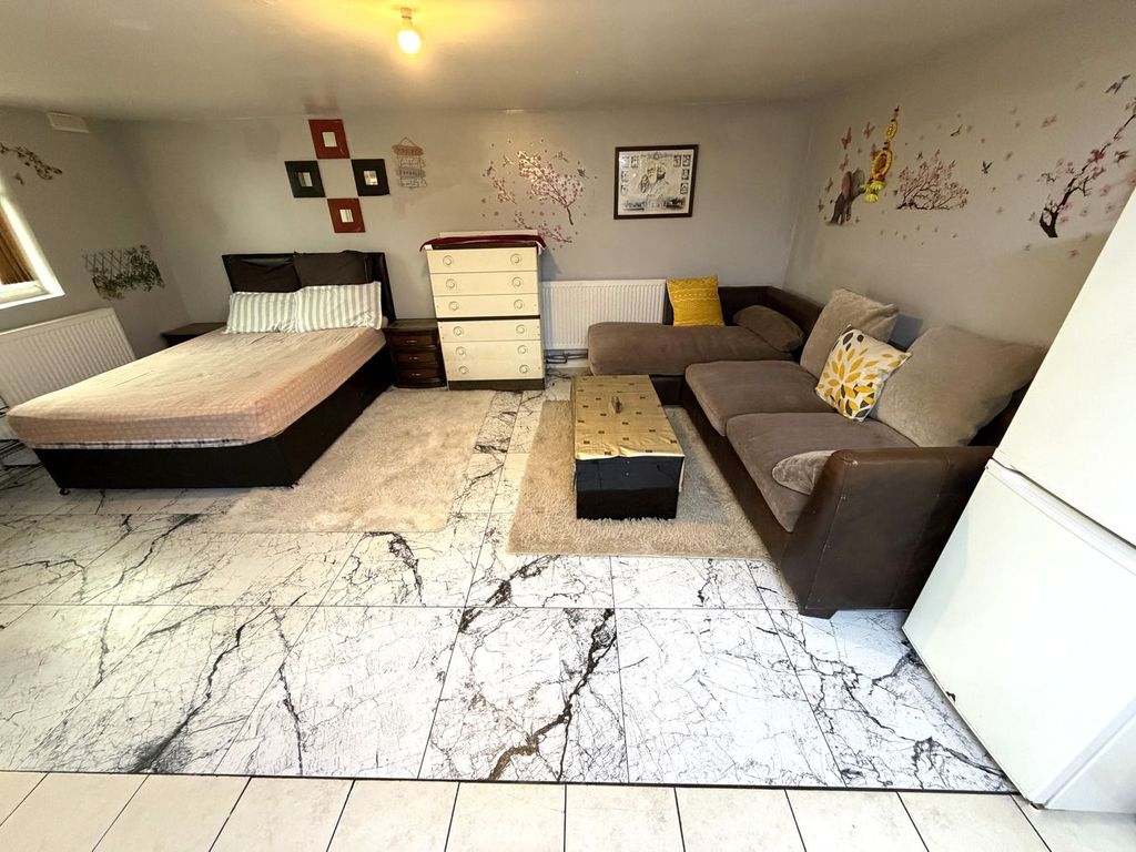 Property photo 1 of 5 Double Room &amp; Kitchen
