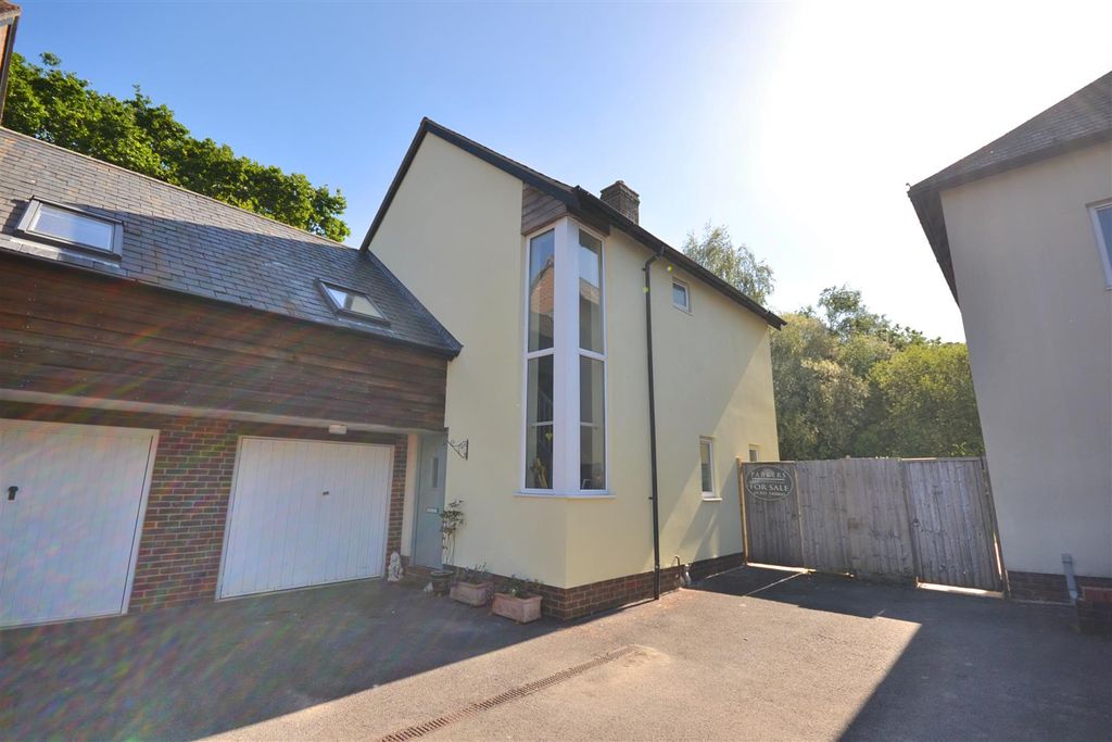 Property photo 1 of 13 13 (23).Png