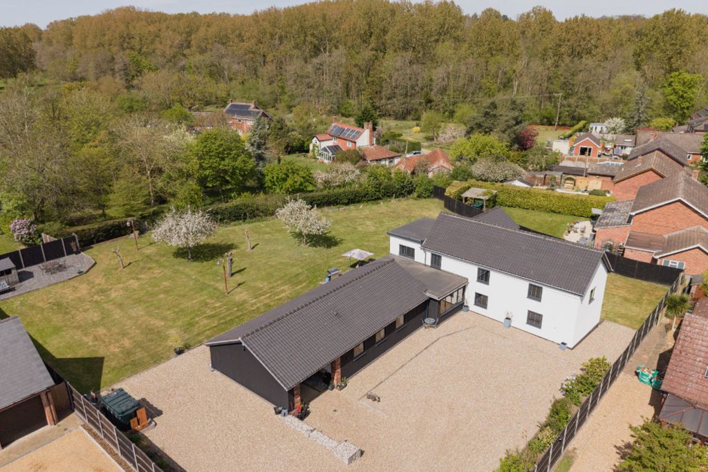 Property photo 2 of 33