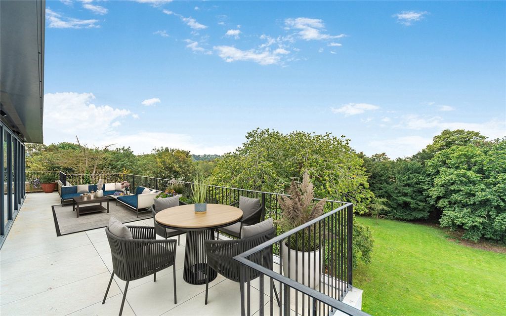 Property photo 3 of 14 Penthouse Terrace