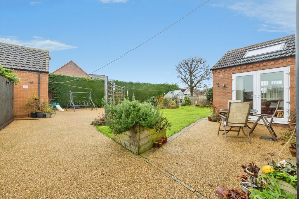 Property photo 3 of 20 2026-02-10-86Alincolnroad039