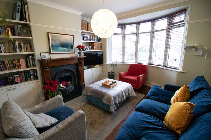 Property photo 2 of 17 Lounge