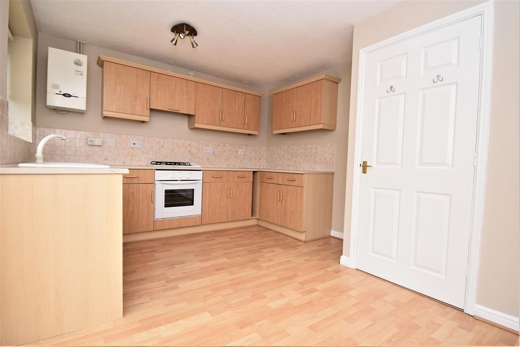 Property photo 2 of 9 Kitchen