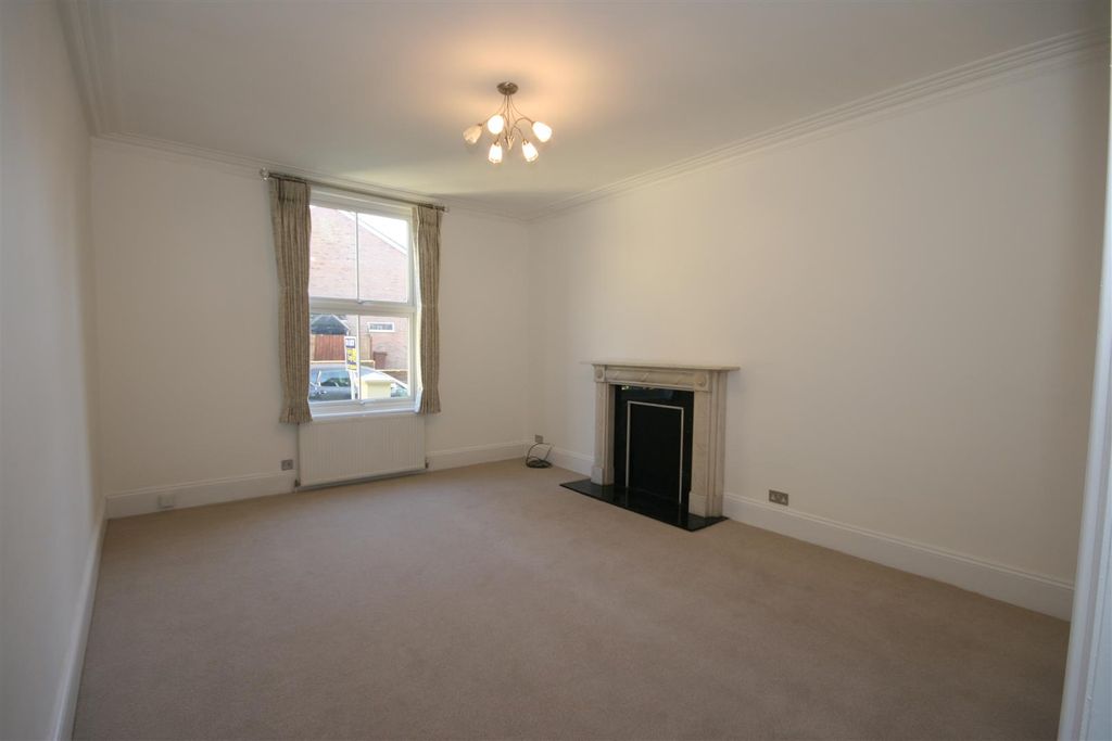 Property photo 3 of 6