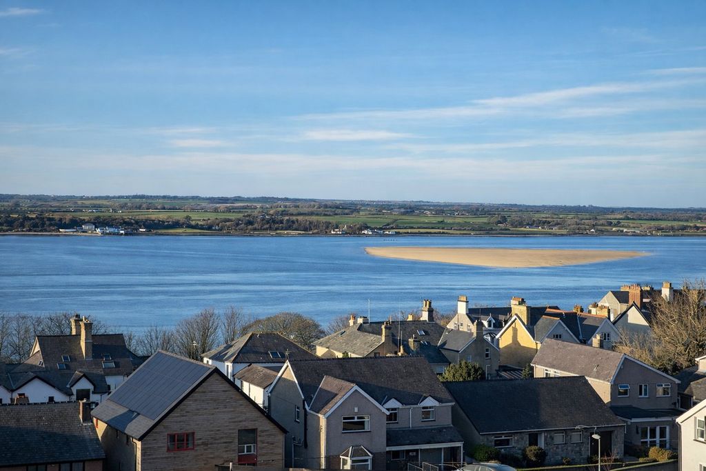 Property photo 2 of 43