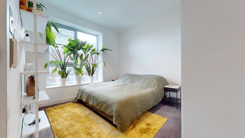 Property photo 3 of 12 Price Drop - Spacious Bedroom For Sale