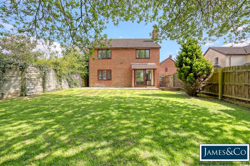 Property photo 3 of 17 16Clarecourtq