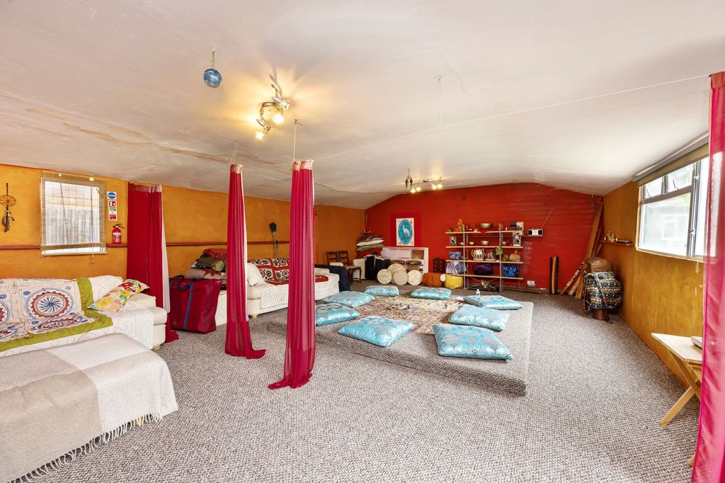 Property photo 3 of 22