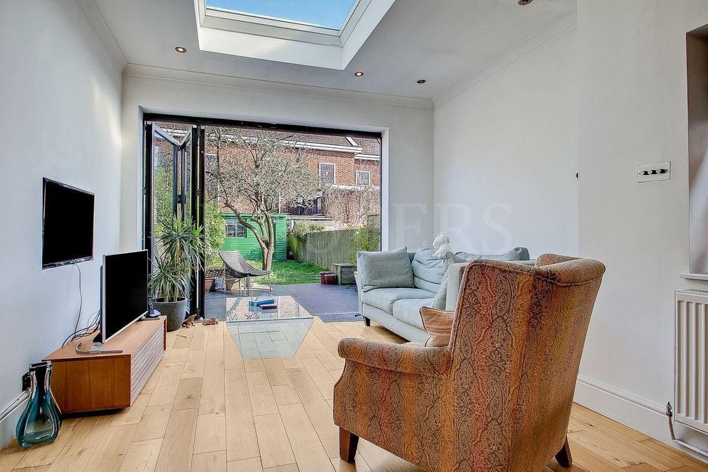 Property photo 3 of 13