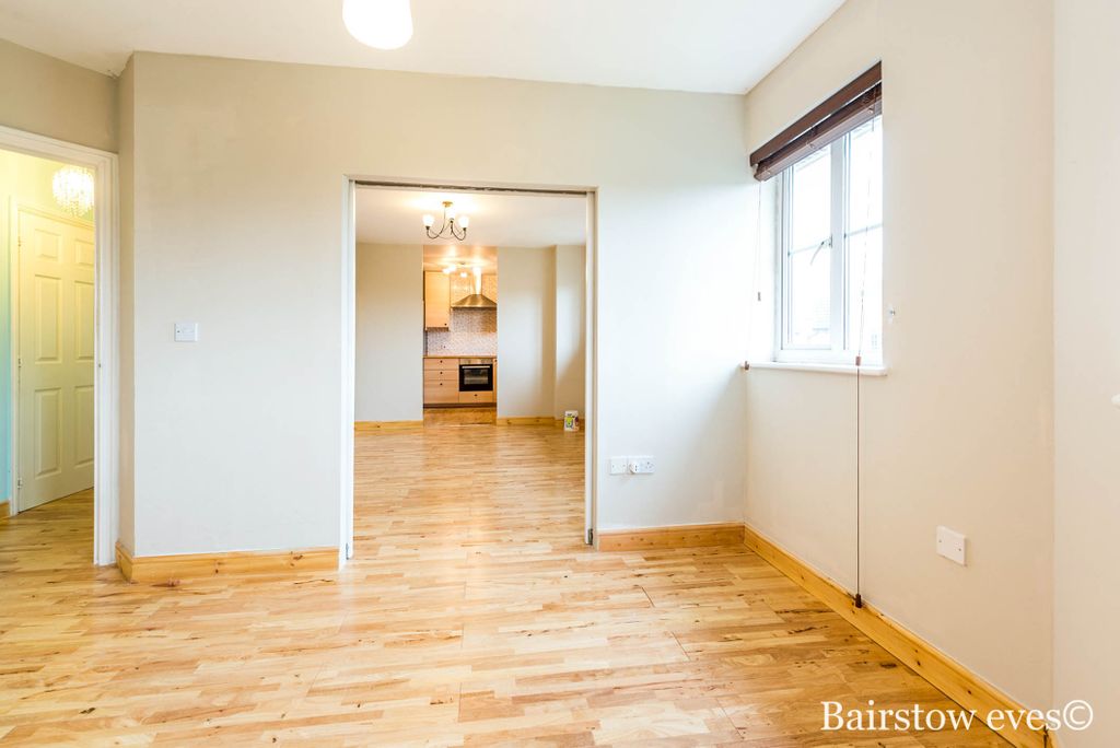 Property photo 3 of 8 Lenght