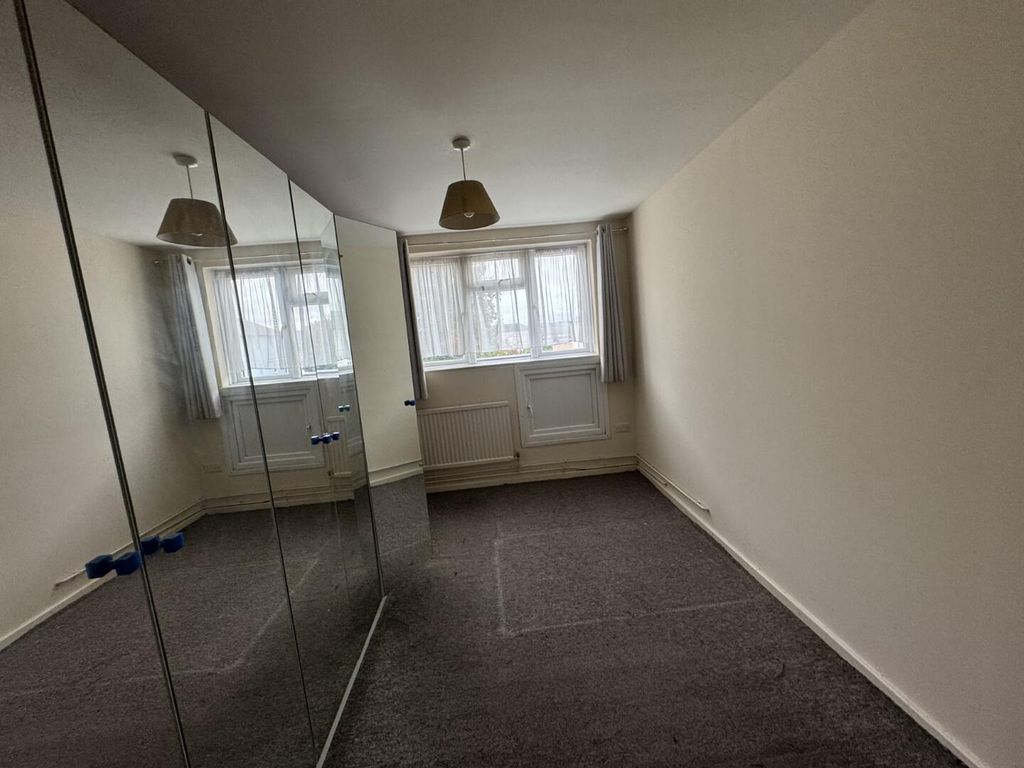 Property photo 3 of 18 Bedroom