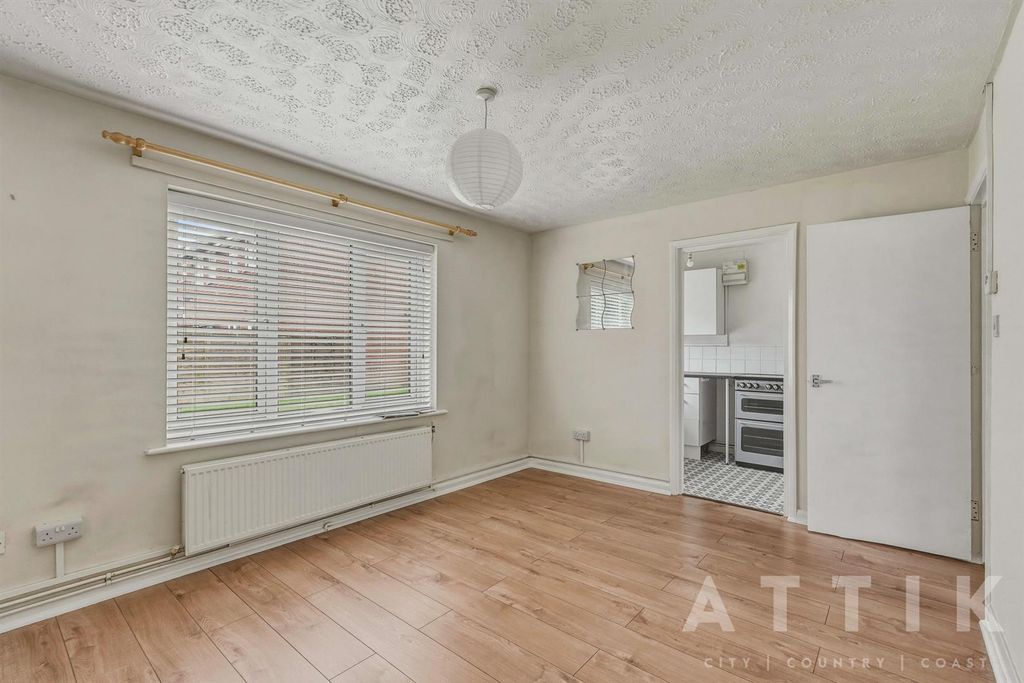 Additional image 4 of 1 bed flat for saleGainsborough Drive, Halesworth IP19