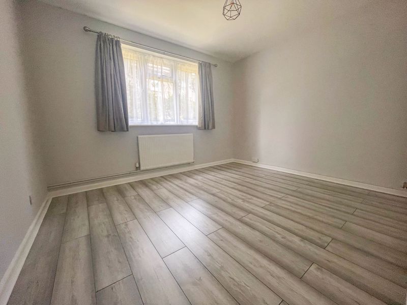 Property photo 3 of 9 Photo 4