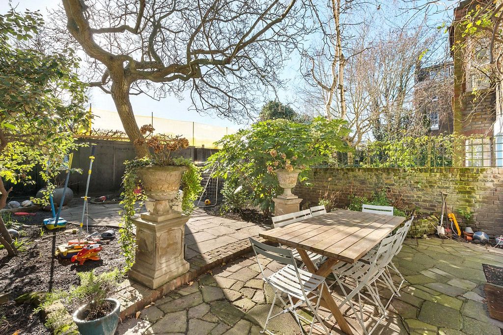 Property photo 3 of 7 Garden