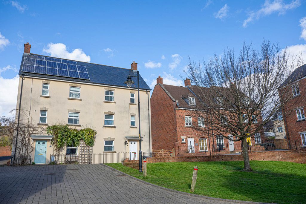 Property photo 2 of 24