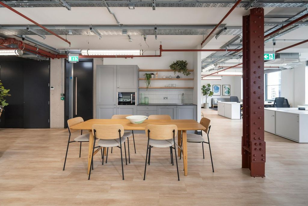 Property photo 2 of 25 3 Old Street Yard 4th Floor 8.Jpg