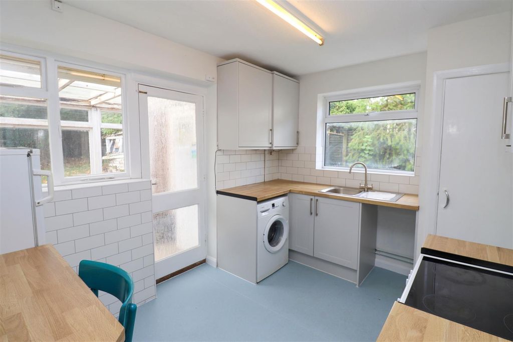 Property photo 3 of 26 Kitchen