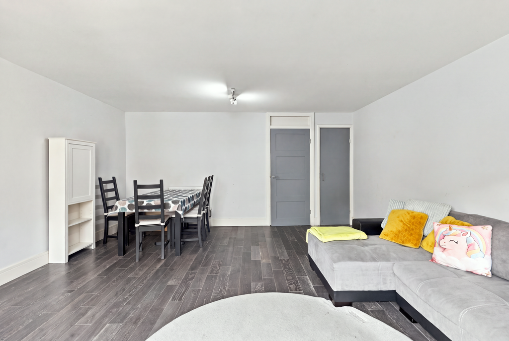 Property photo 3 of 13 10_010_3R5A9580_Reedit_301Bdce5