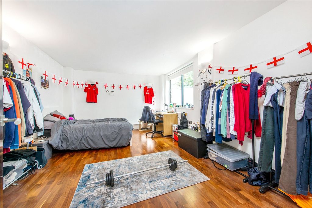Property photo 2 of 19