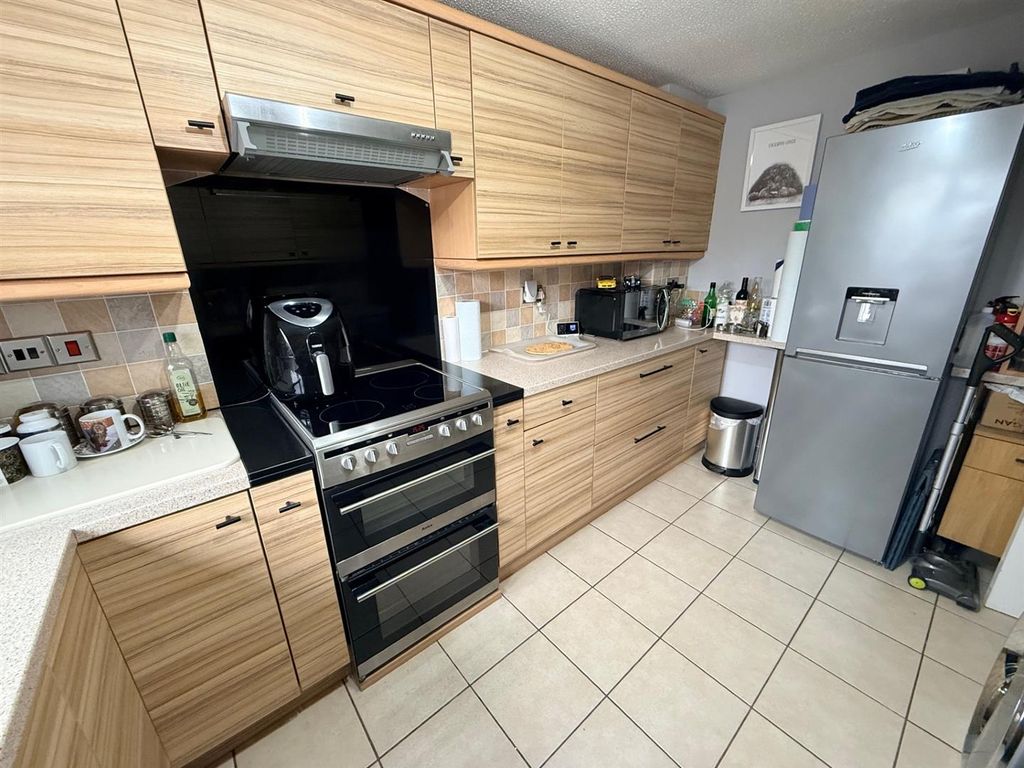 Property photo 2 of 23
