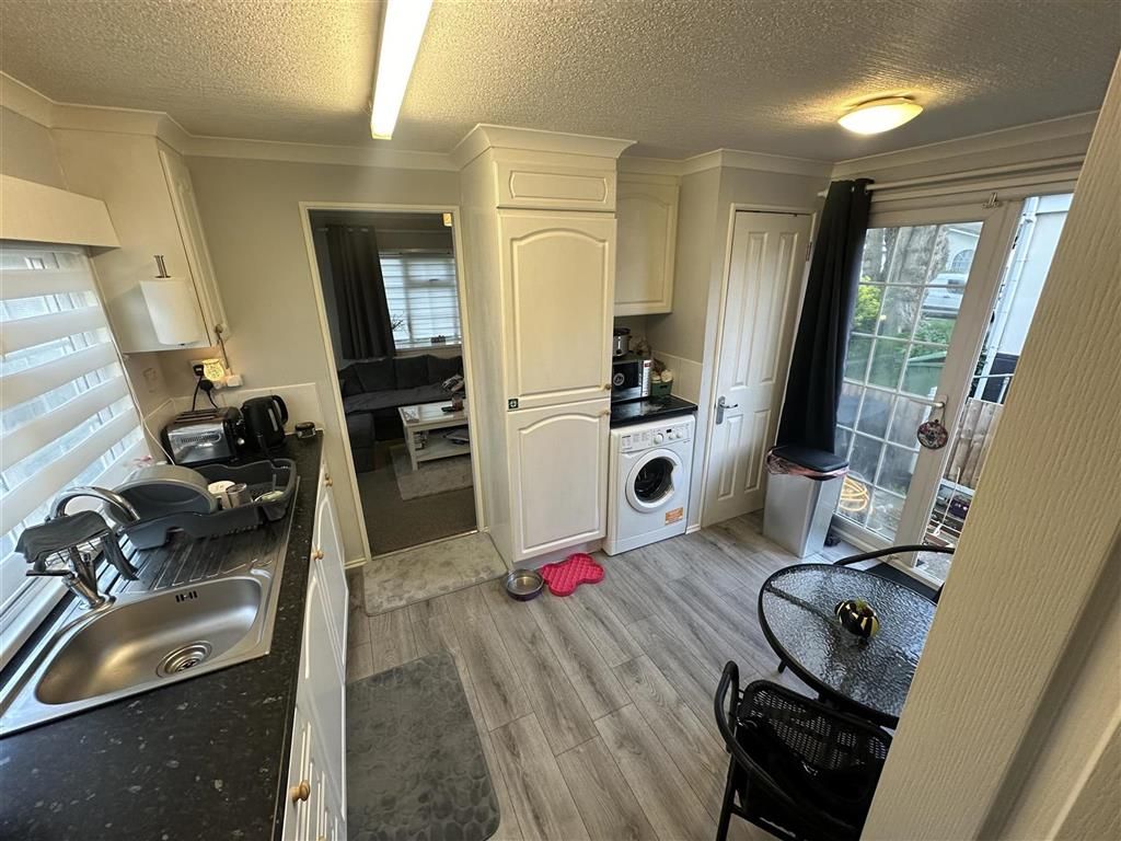 Property photo 1 of 4 Kitchen