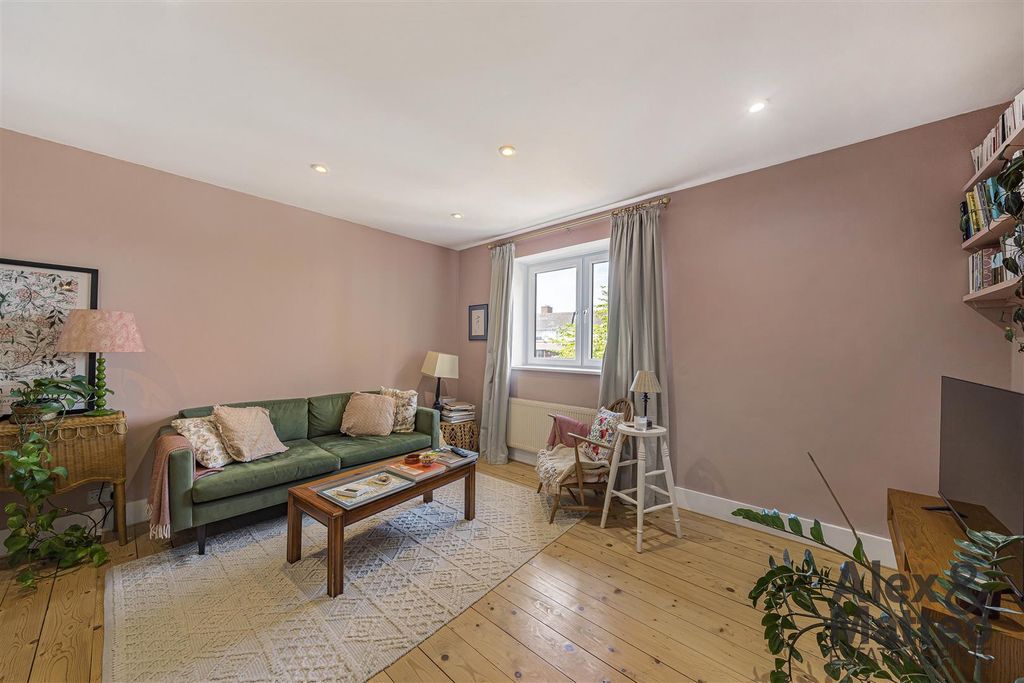 Property photo 3 of 22 Millpond Estate