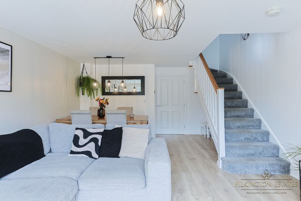 Property photo 2 of 16 4502343