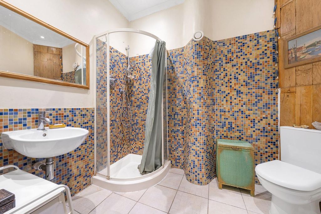 Property photo 3 of 13 Bathroom.Jpg