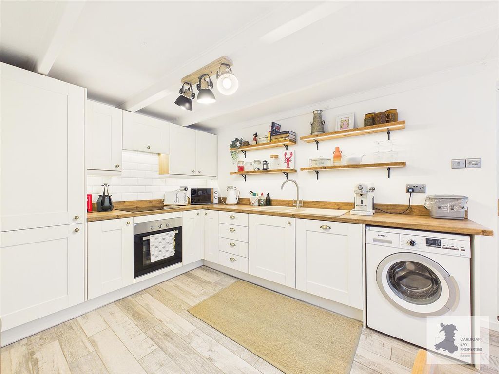 Property photo 2 of 39 Kitchen