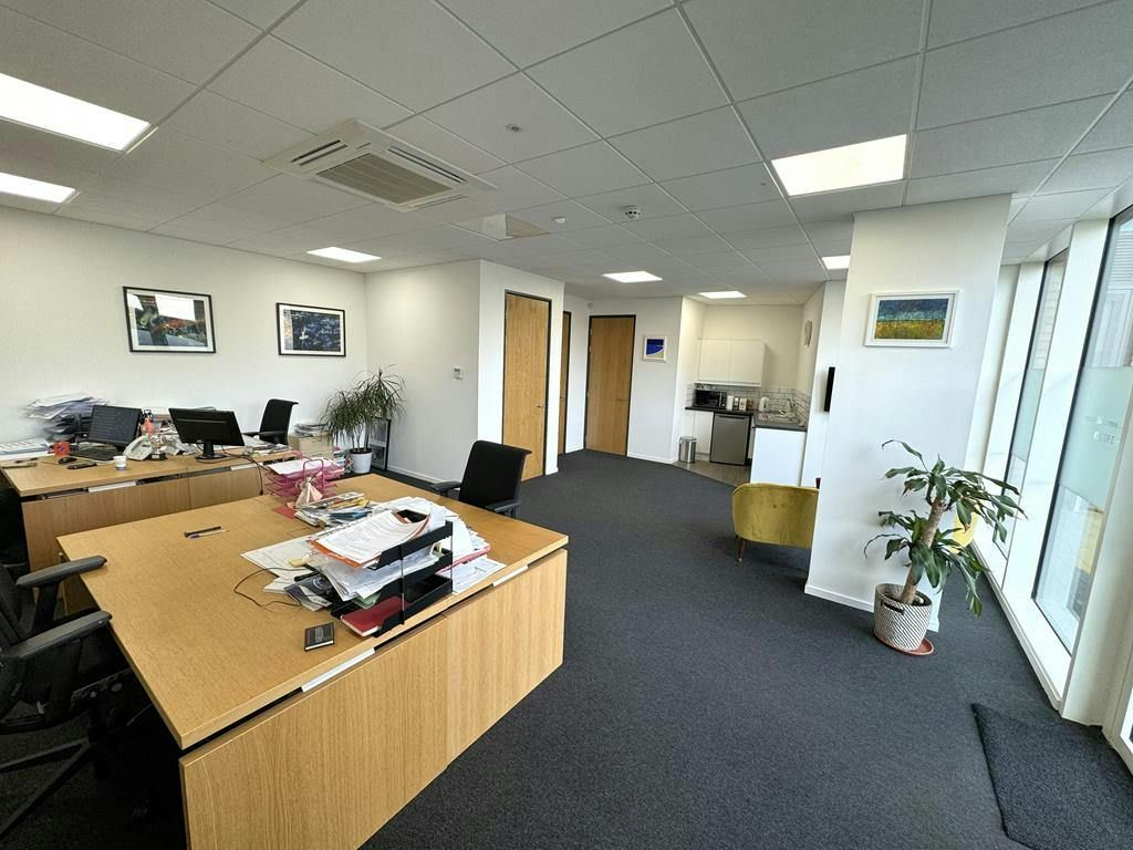 Property photo 2 of 10 Kew Bridge Unit 2 Brentford 2.Jpg