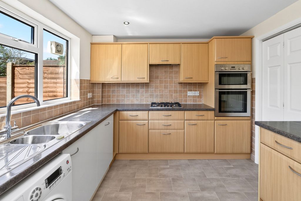 Property photo 3 of 12