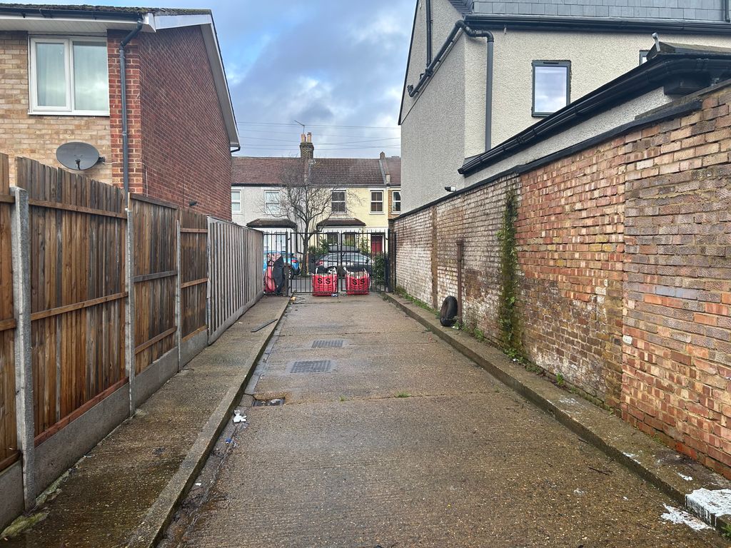 Property photo 3 of 10