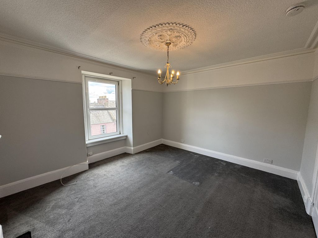 Property photo 2 of 28