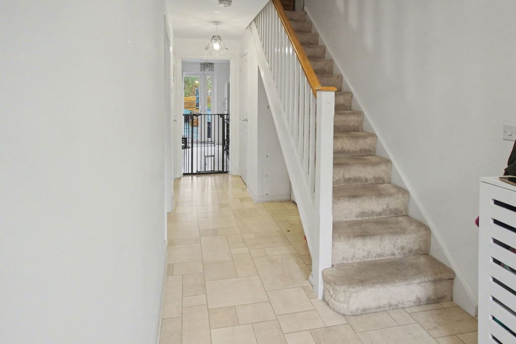 Property photo 2 of 31