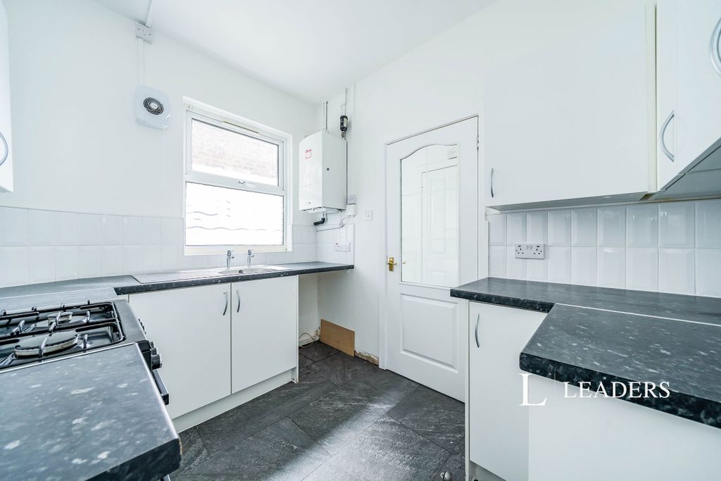 Property photo 3 of 10 Kitchen