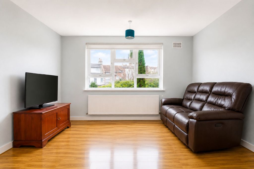 Property photo 2 of 11 Image 11