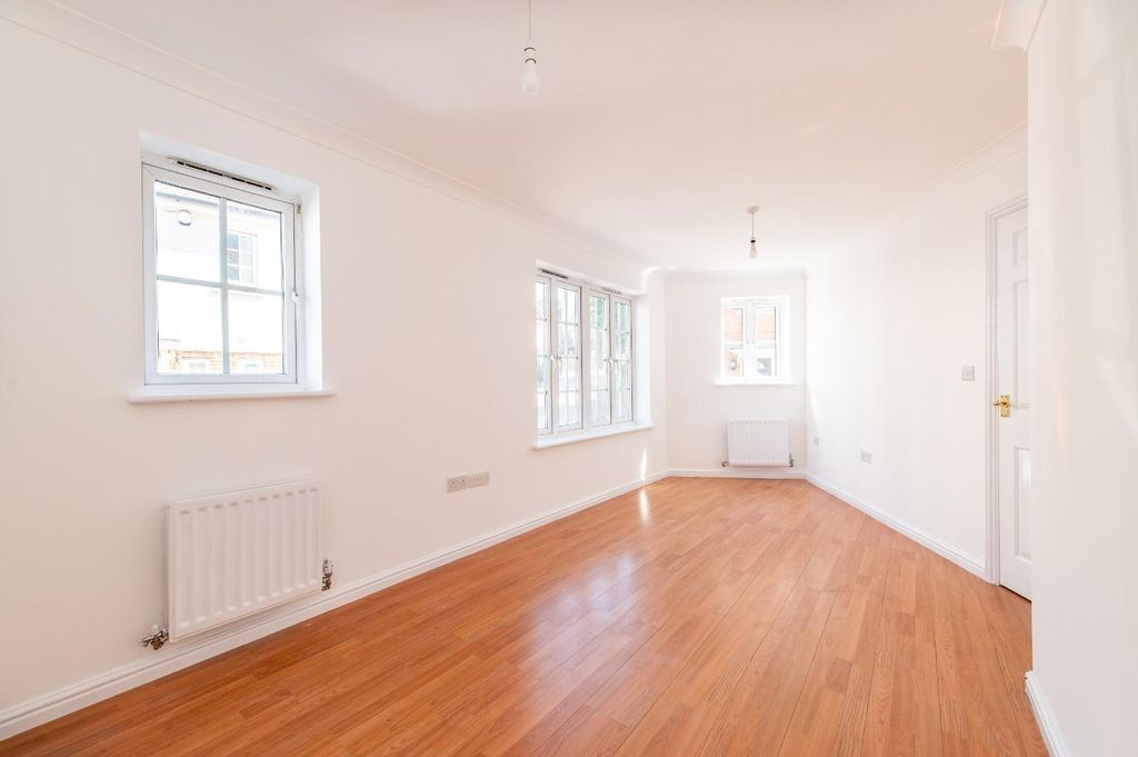 Property photo 3 of 24 Dining Room
