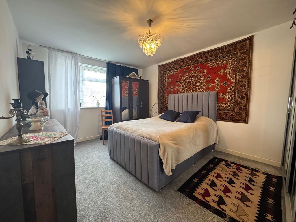 Property photo 3 of 5