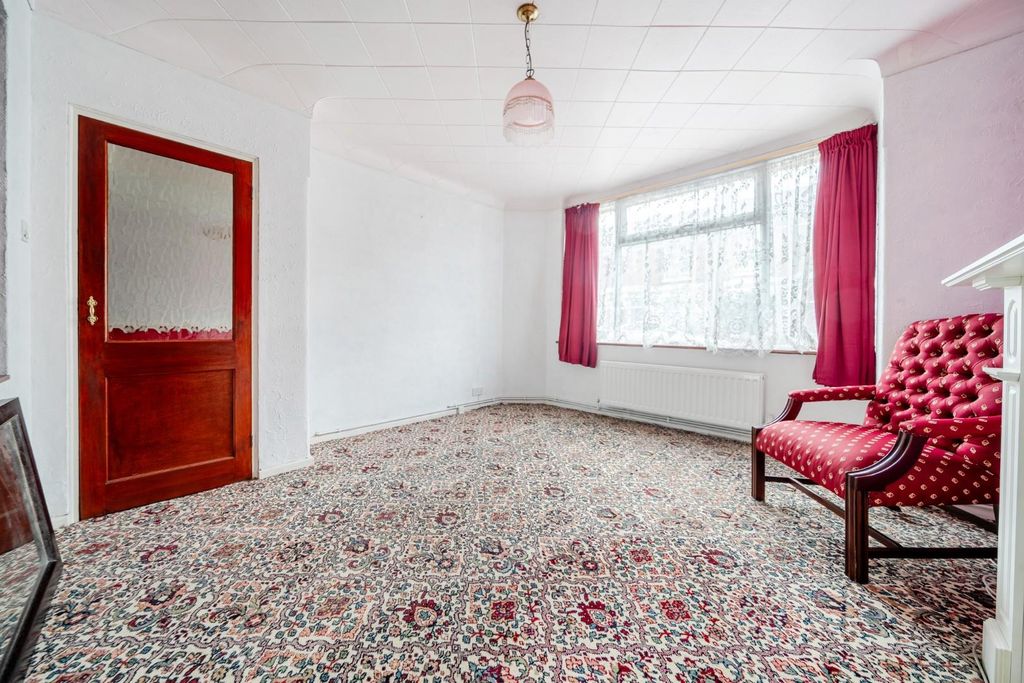 Property photo 3 of 15 1329119-37-688B568d64Bb1.Jpg