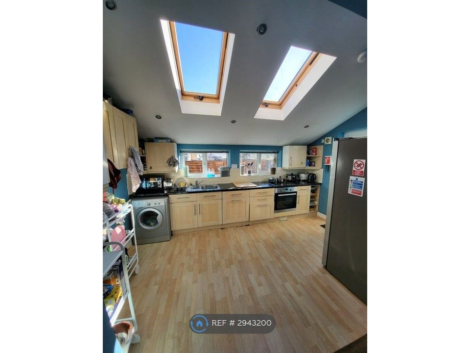 Property photo 1 of 8 Communal Kitchen