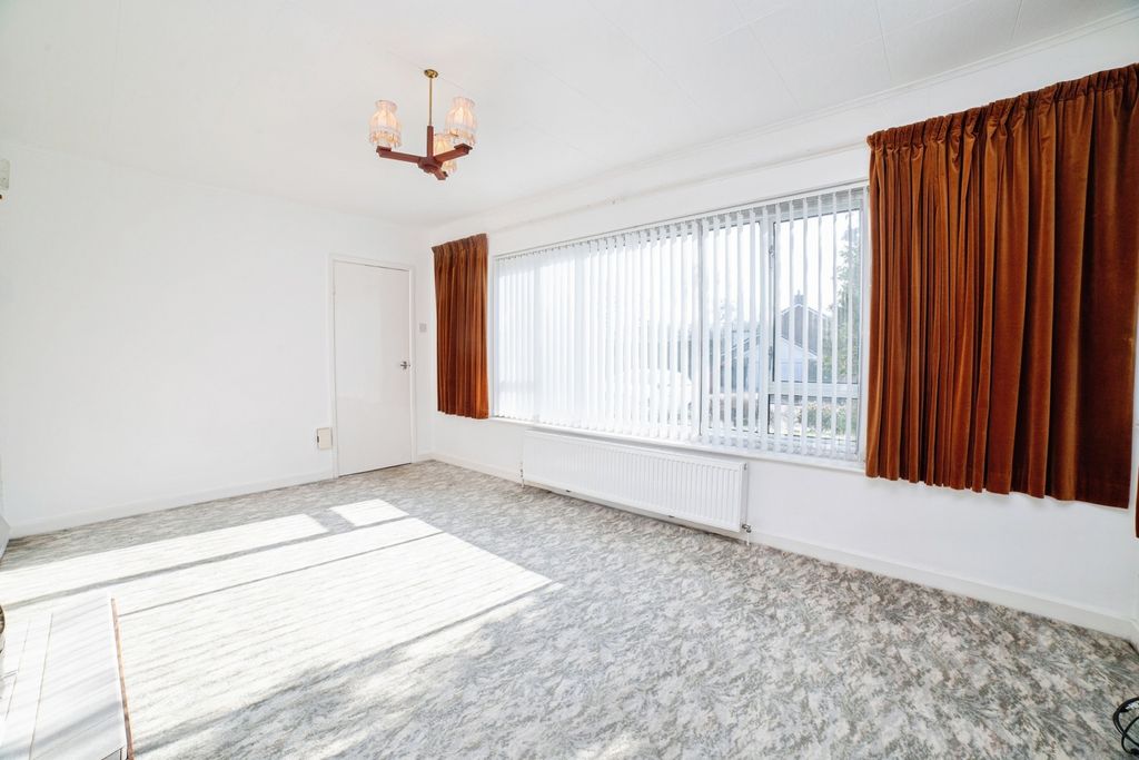 Property photo 2 of 27 Lounge