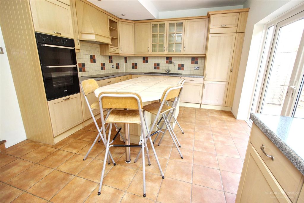 Property photo 2 of 22 Kitchen