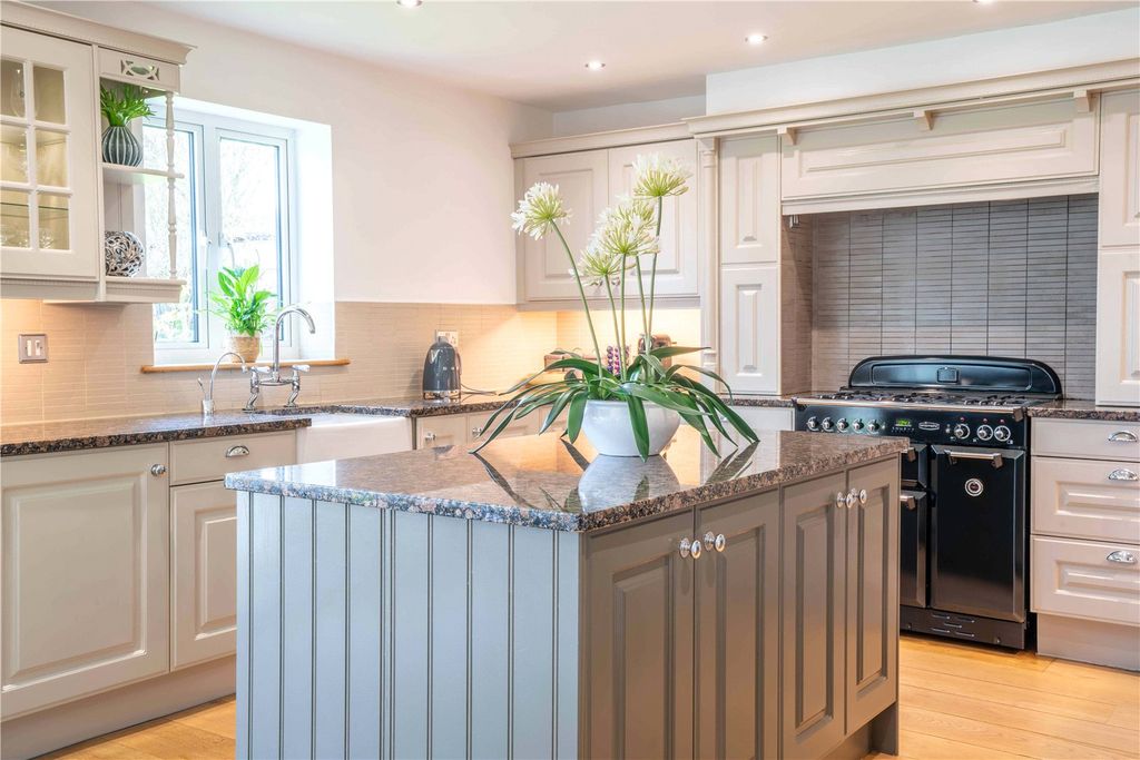 Additional image 6 of 5 bed detached house for saleHigh Road, Loughton, Essex IG10